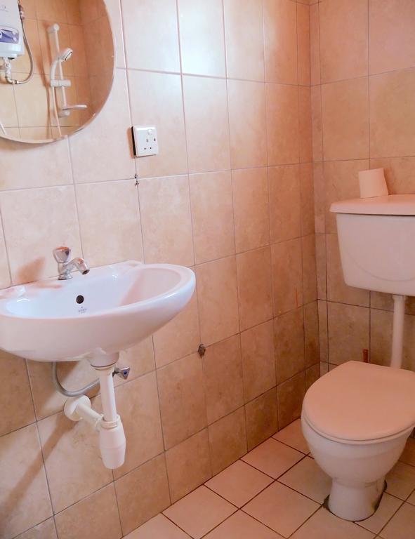 Hotel Acacia Kampala Ngoại thất bức ảnh